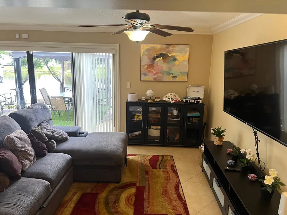 9894 Fairway Cove Ln Plantation, FL 33324