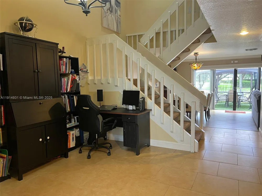 9894 Fairway Cove Ln Plantation, FL 33324