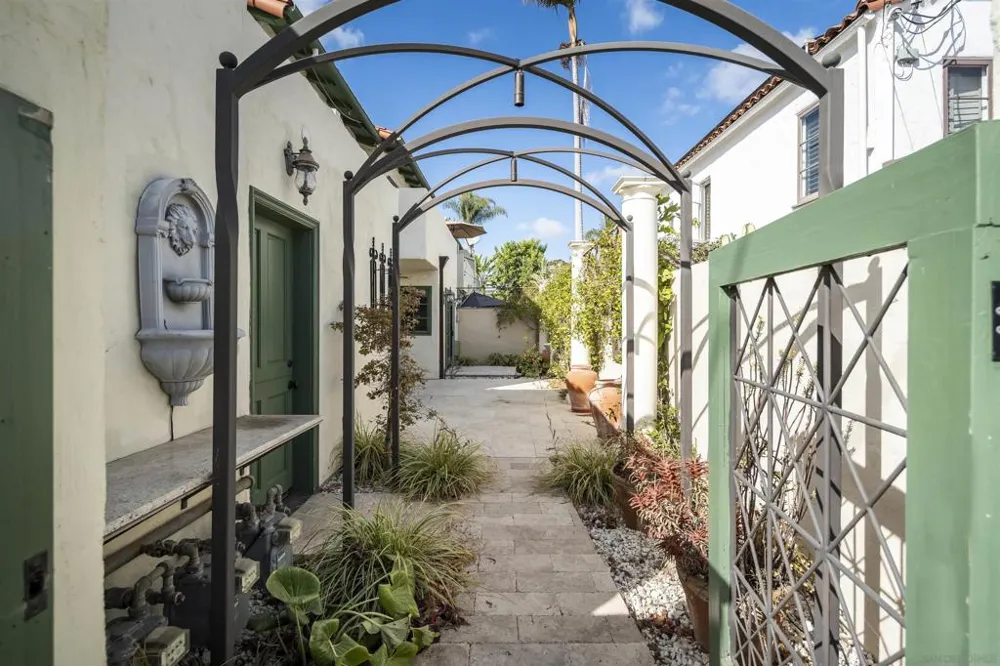 6129 La Flecha Rancho Santa Fe, CA 92067