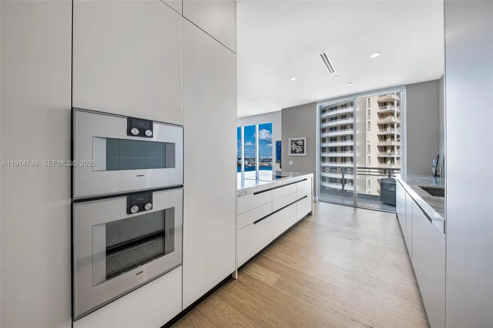 900 Brickell Key Blvd #1403 Miami, FL 33131