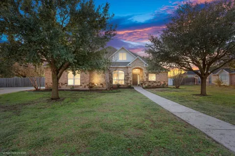 900 Queen Elizabeth Drive