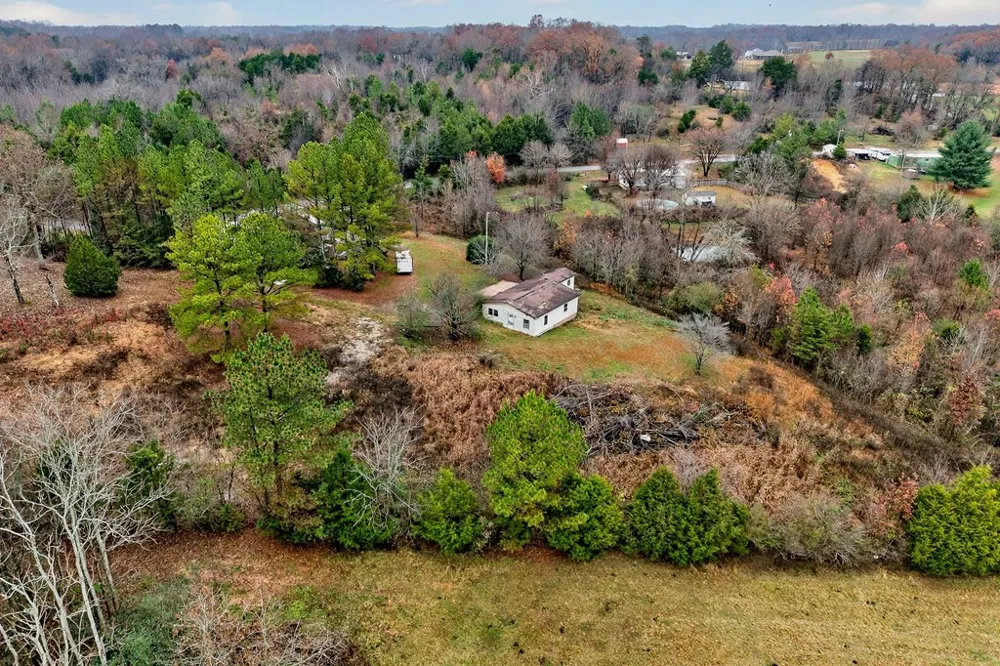 265 N Center Point Acres Walling, TN 38587