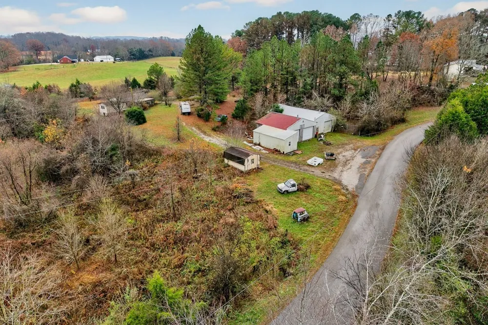 265 N Center Point Acres Walling, TN 38587