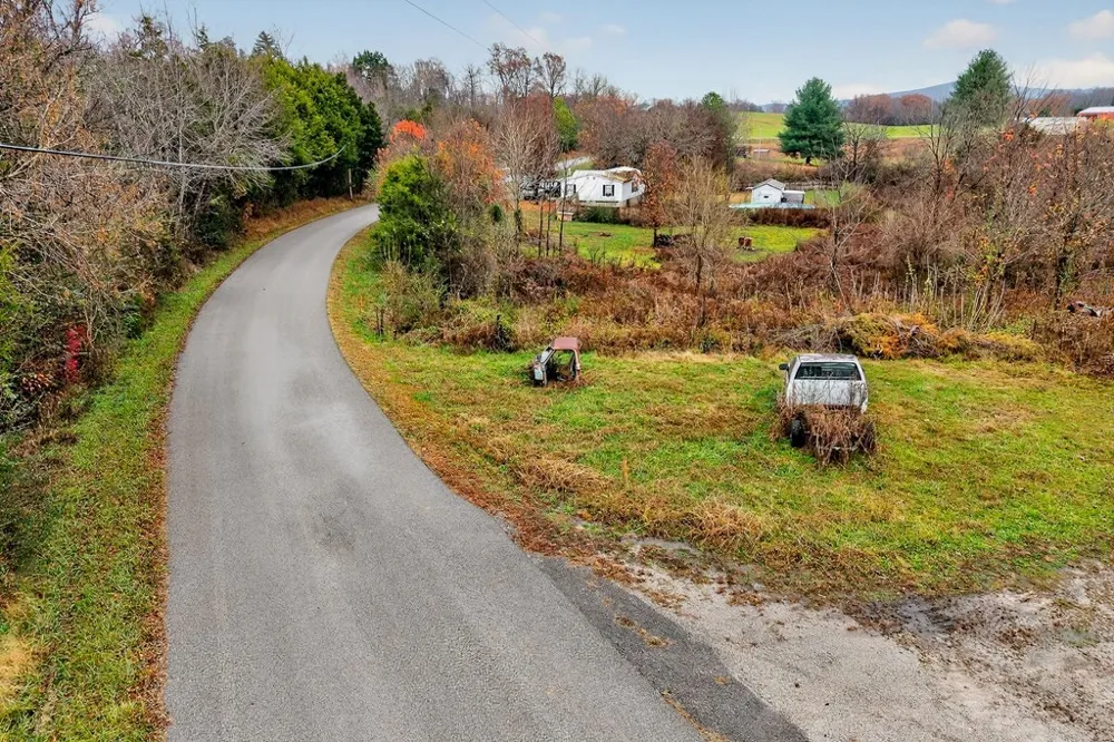 265 N Center Point Acres Walling, TN 38587