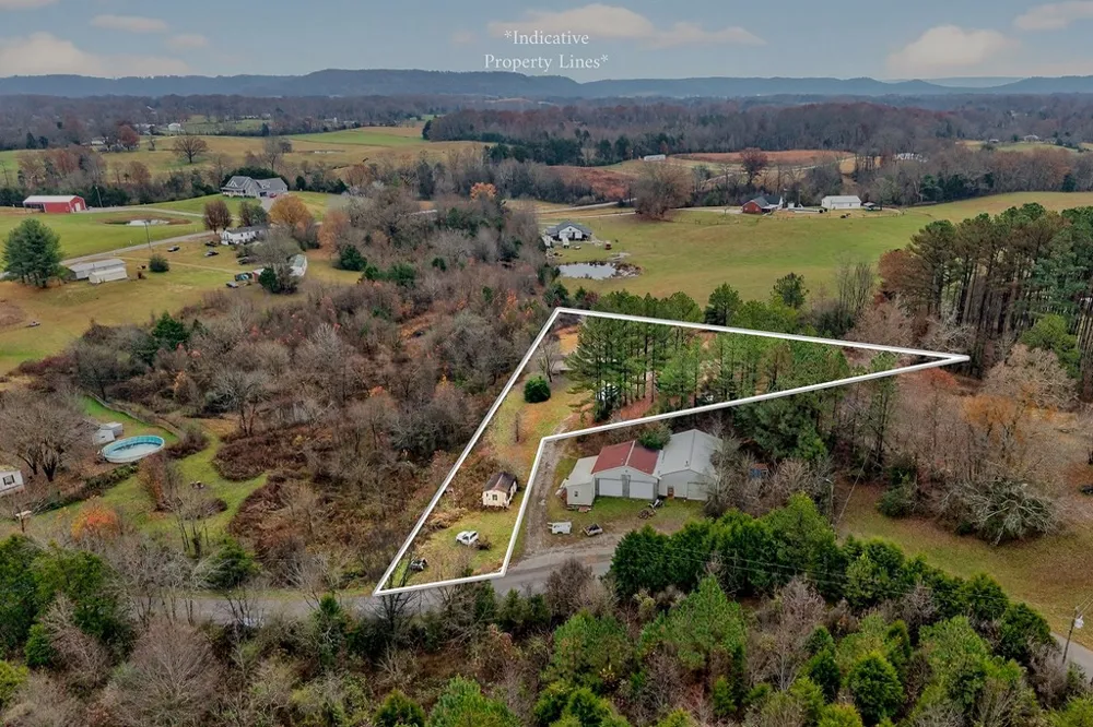 265 N Center Point Acres Walling, TN 38587