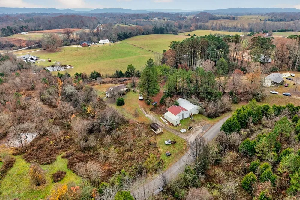 265 N Center Point Acres Walling, TN 38587