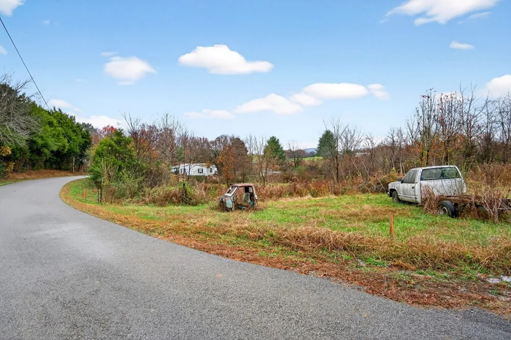 265 N Center Point Acres Walling, TN 38587