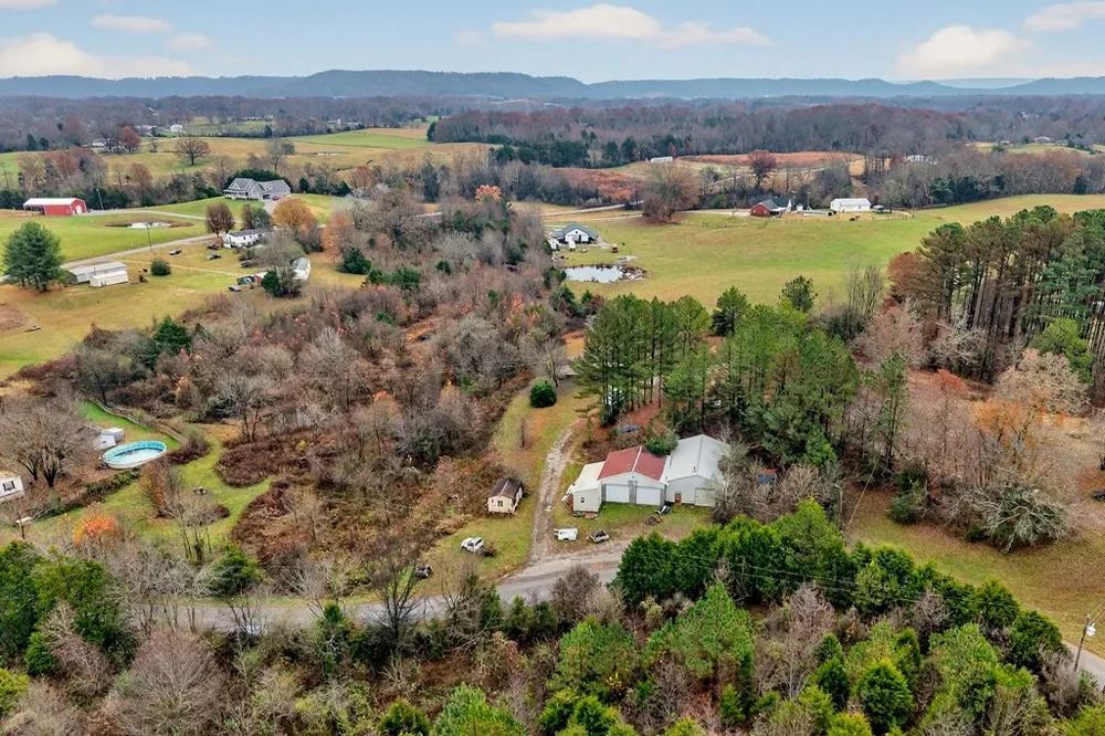 265 N Center Point Acres Walling, TN 38587