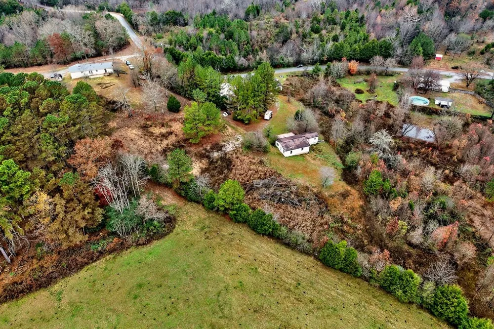 265 N Center Point Acres Walling, TN 38587