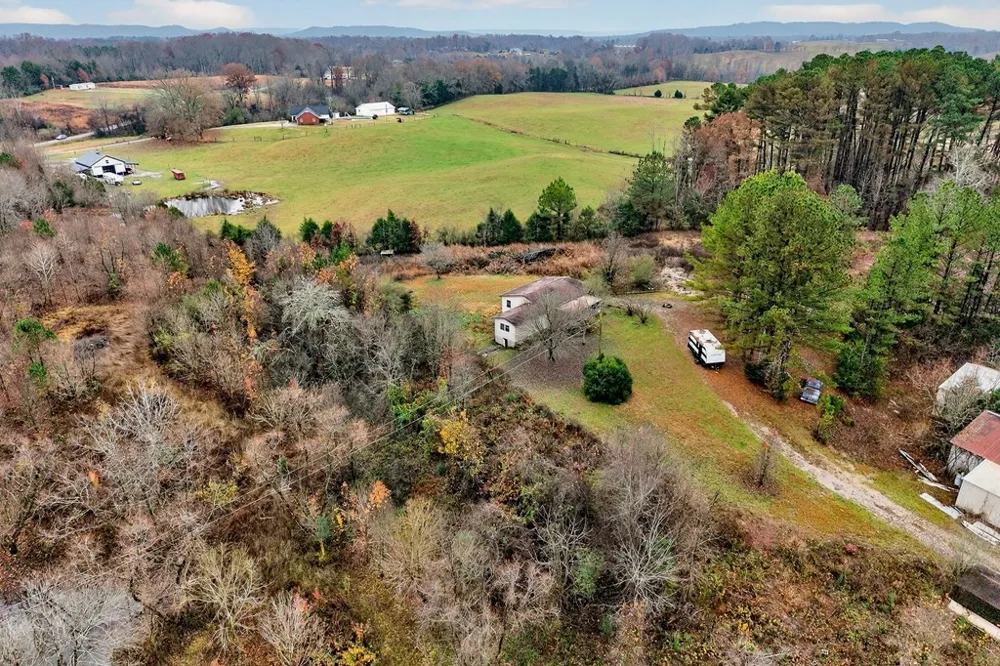 265 N Center Point Acres Walling, TN 38587