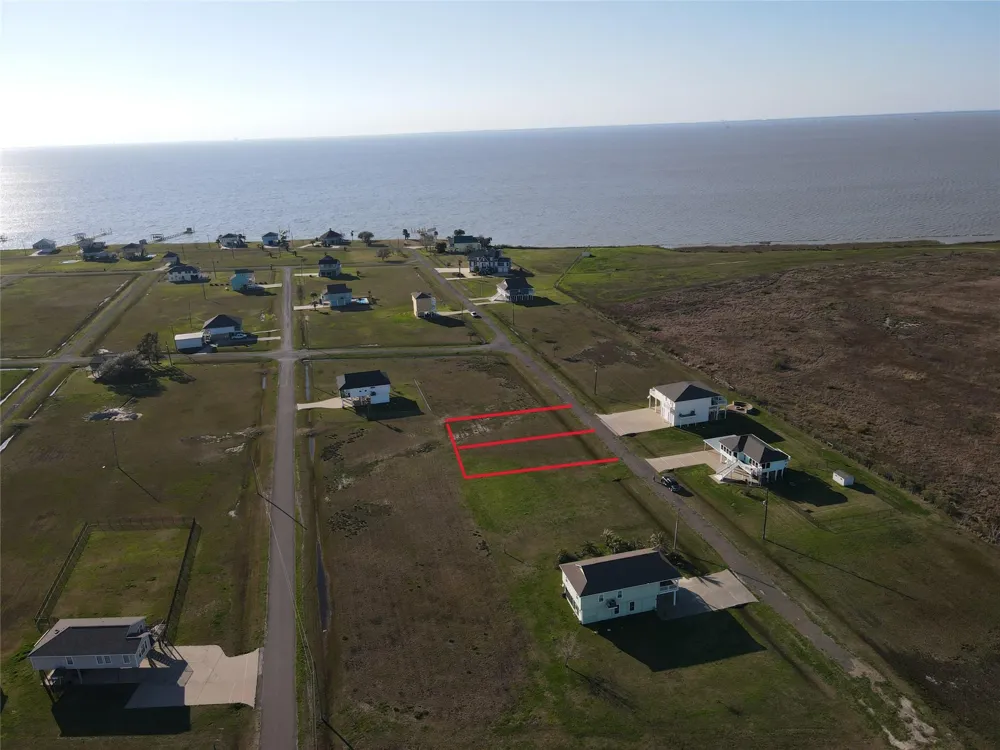 7 Cardinal Lane Smith Point, TX 77575