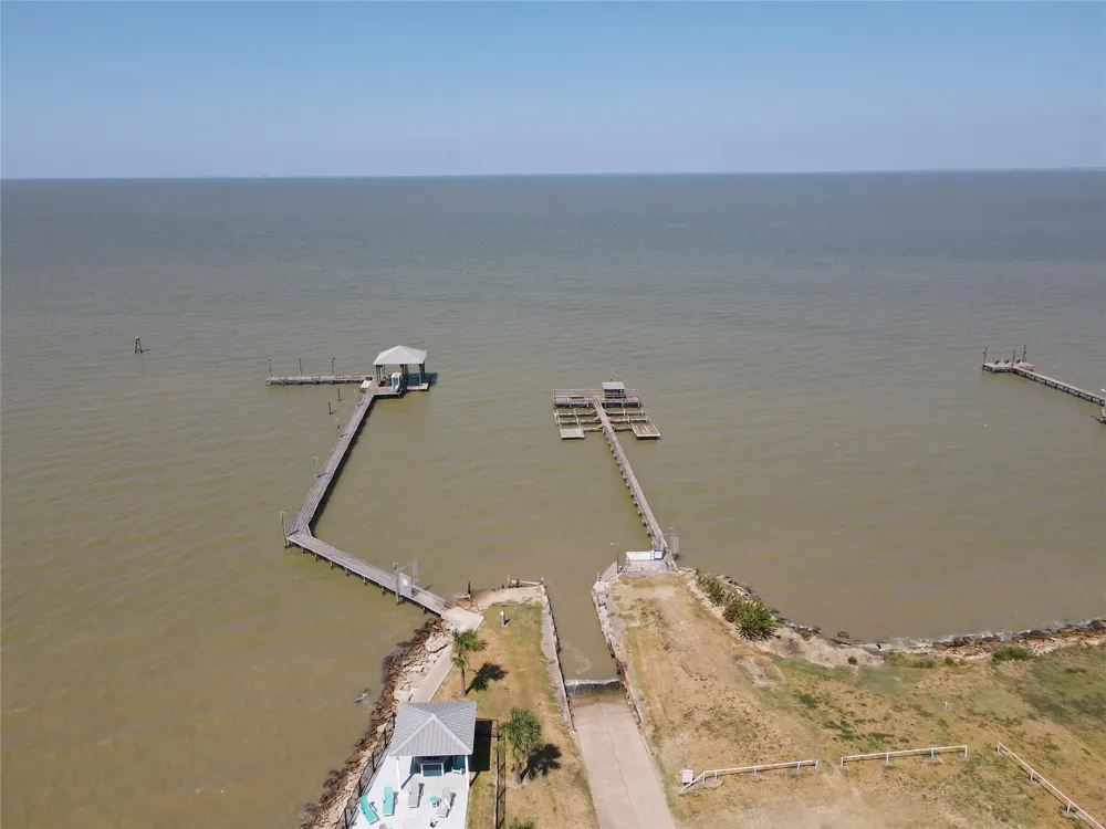 7 Cardinal Lane Smith Point, TX 77575