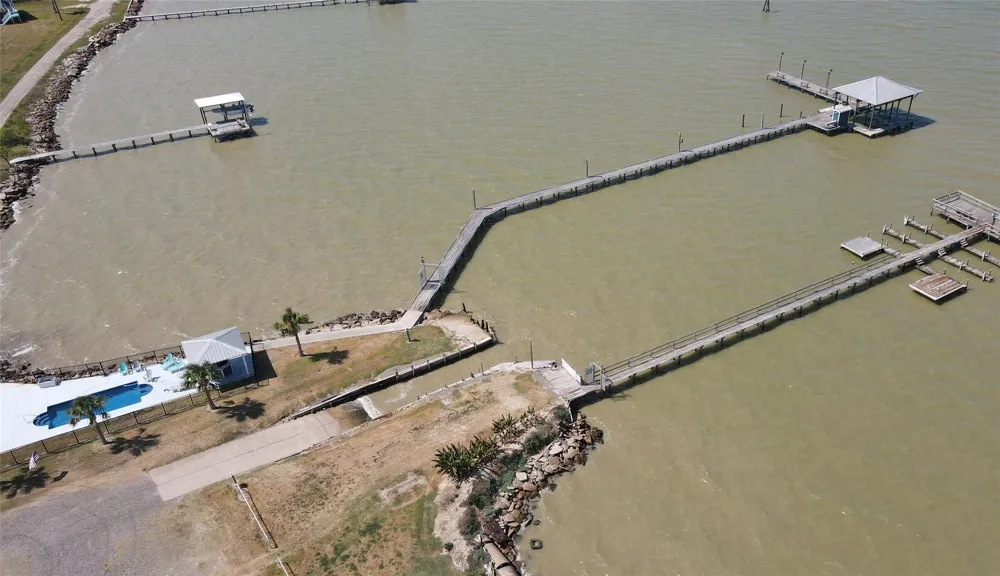 7 Cardinal Lane Smith Point, TX 77575