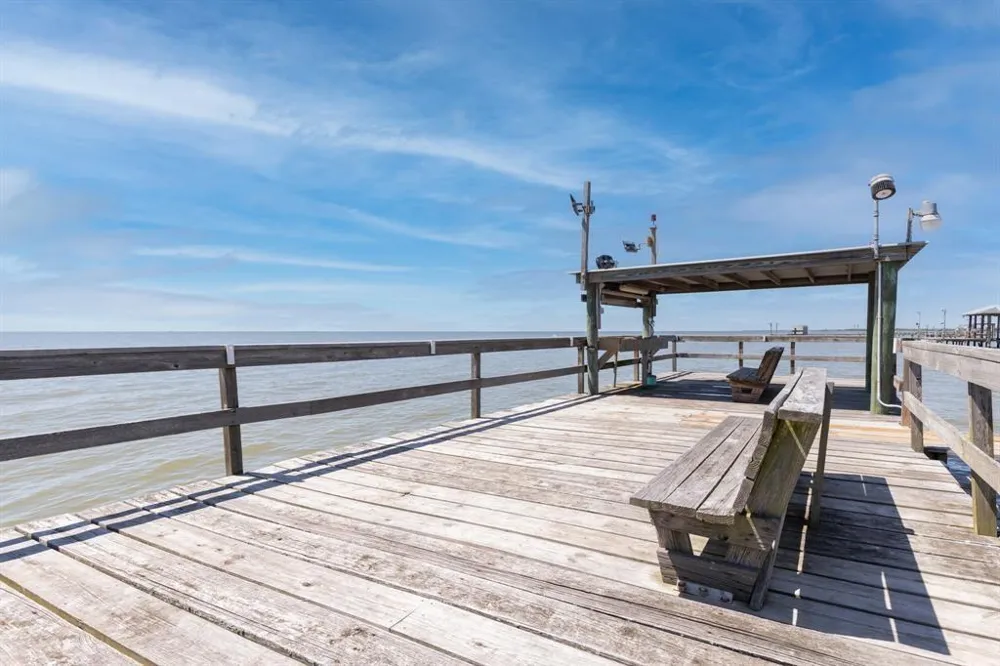 7 Cardinal Lane Smith Point, TX 77575