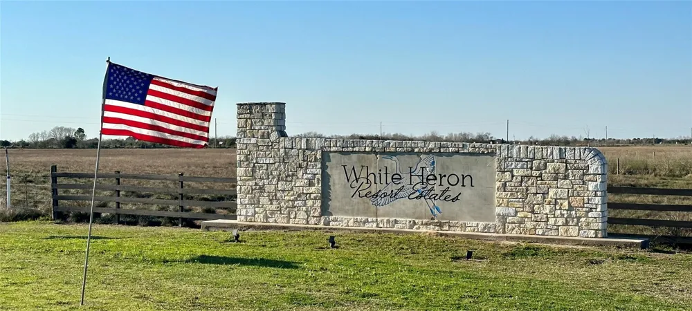 7 Cardinal Lane Smith Point, TX 77575
