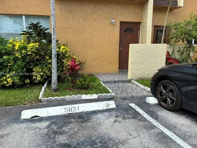 5831 Blueberry Ct #80 Lauderhill, FL 33313