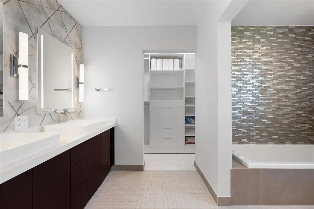 5575 AVENIDA ISLA VERDE #903 Carolina, PR 00979