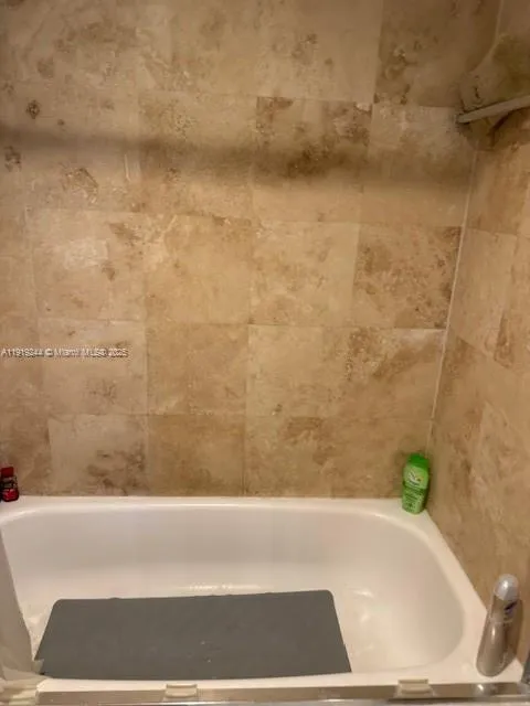 3701 Country Club Dr #706 Aventura, FL 33180