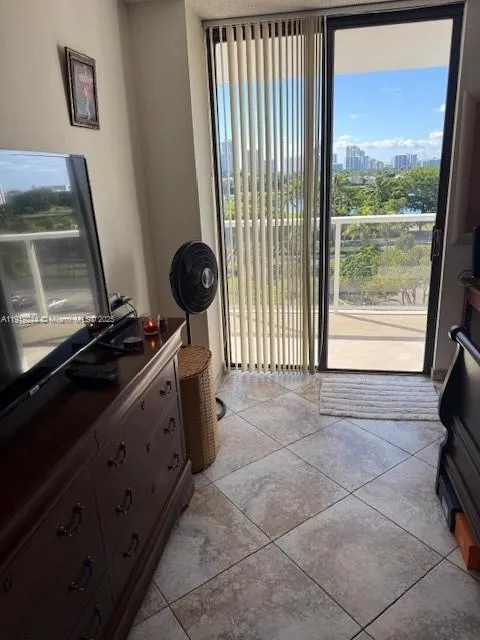 3701 Country Club Dr #706 Aventura, FL 33180