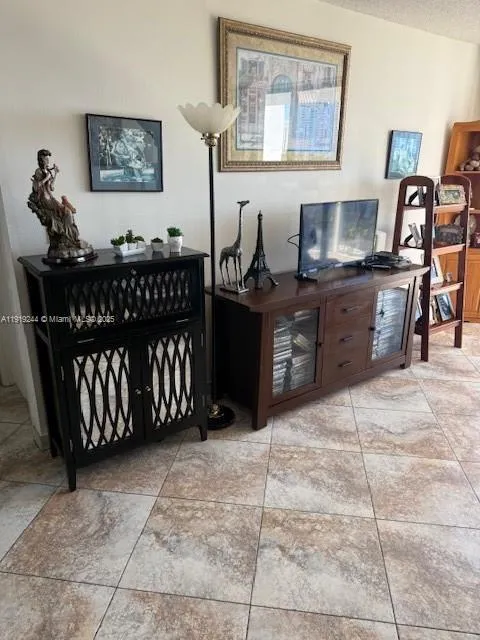 3701 Country Club Dr #706 Aventura, FL 33180