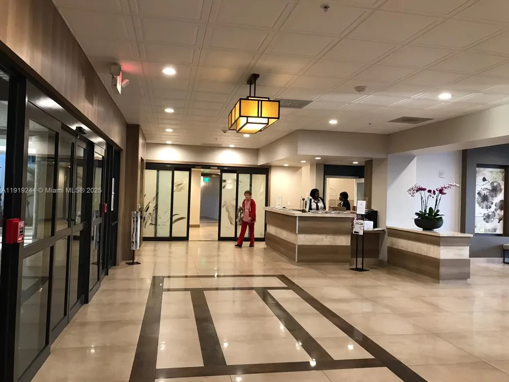 3701 Country Club Dr #706 Aventura, FL 33180