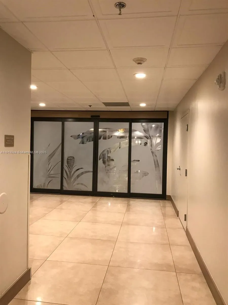 3701 Country Club Dr #706 Aventura, FL 33180