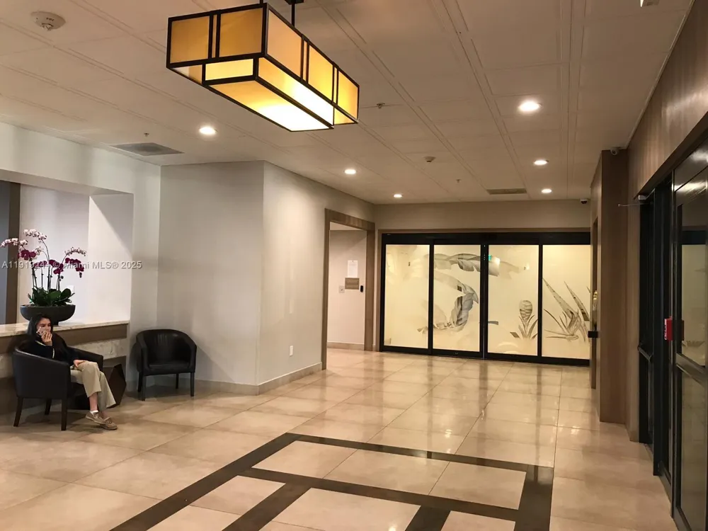 3701 Country Club Dr #706 Aventura, FL 33180