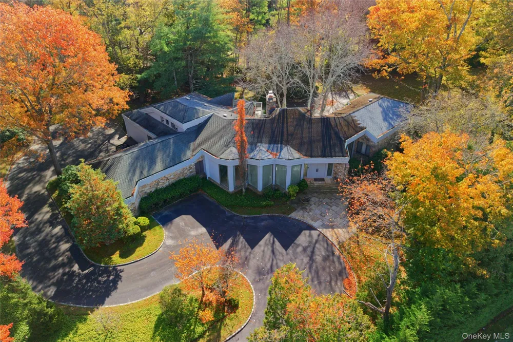 7 Pin Oak Court Old Brookville, NY 11545