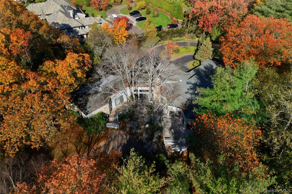 7 Pin Oak Court Old Brookville, NY 11545