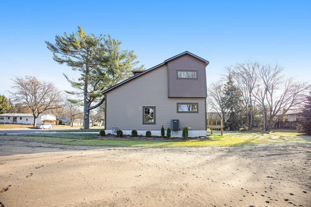 1032 Arlington Avenue Grand Haven City, MI 49417