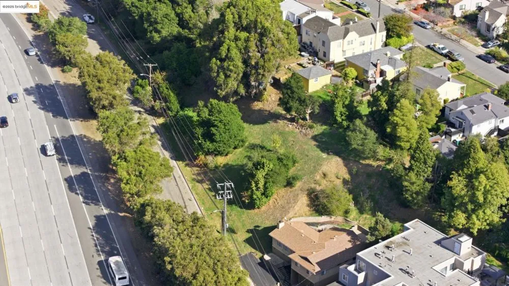 9670 Mountain Blvd Oakland, CA 94605