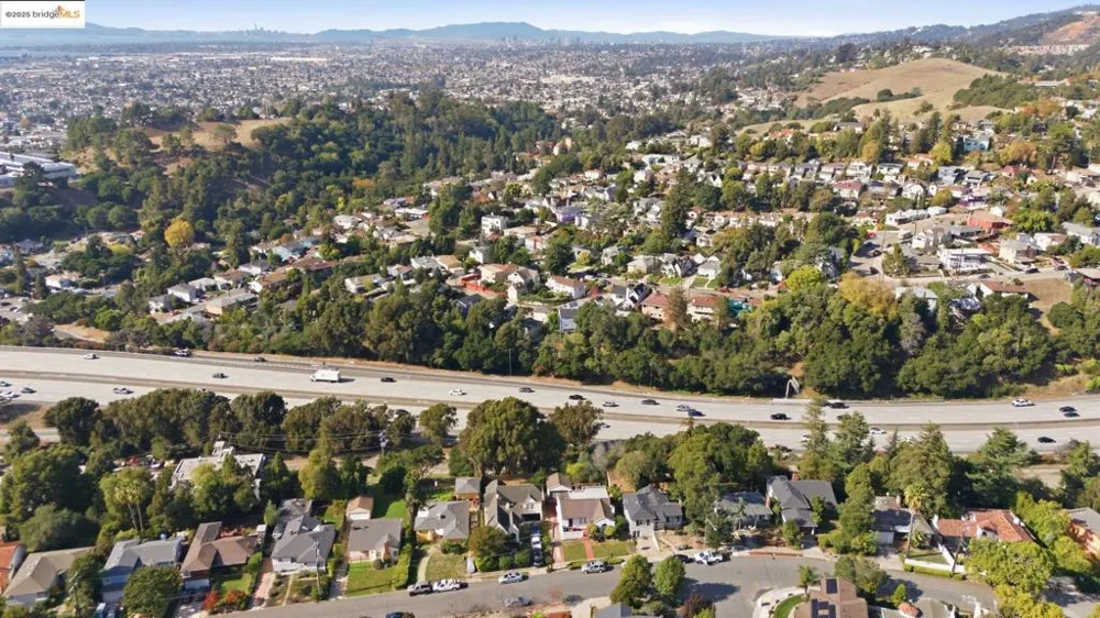 9670 Mountain Blvd Oakland, CA 94605