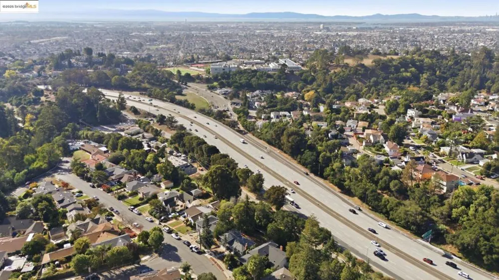 9670 Mountain Blvd Oakland, CA 94605