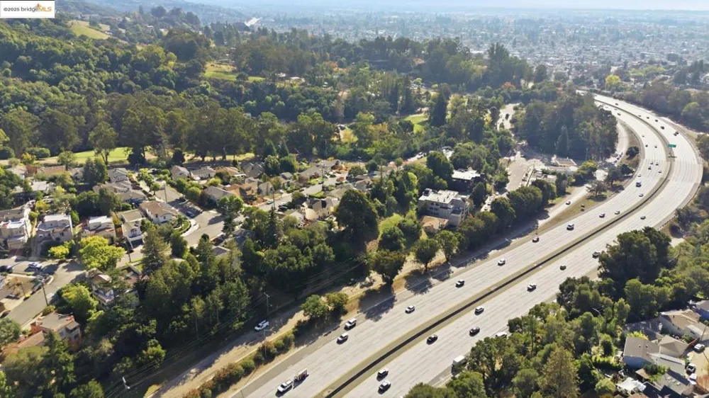 9670 Mountain Blvd Oakland, CA 94605