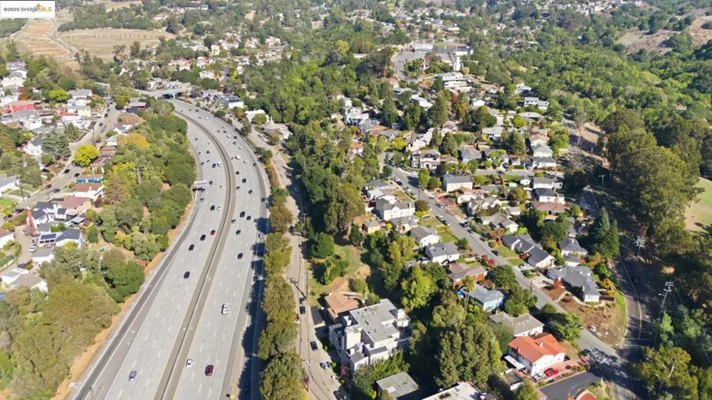 9670 Mountain Blvd Oakland, CA 94605