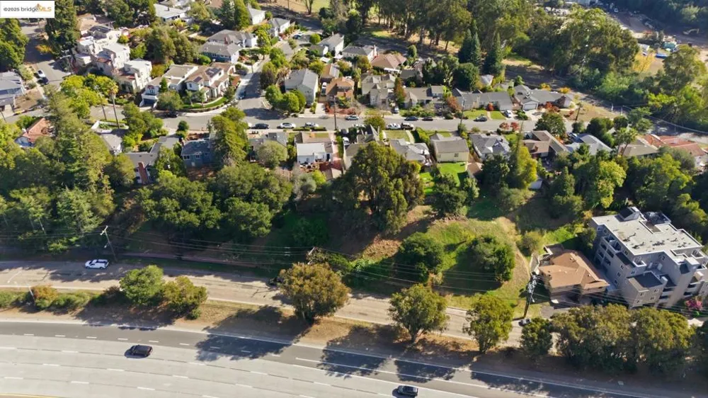 9670 Mountain Blvd Oakland, CA 94605