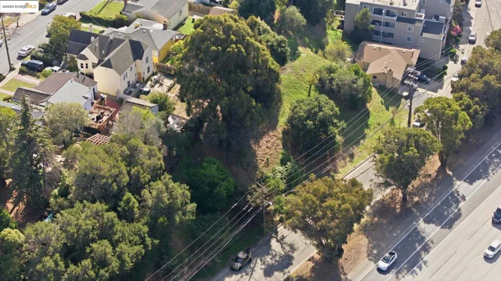 9670 Mountain Blvd Oakland, CA 94605