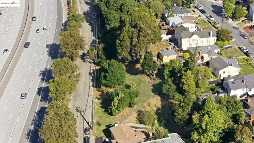 9670 Mountain Blvd Oakland, CA 94605
