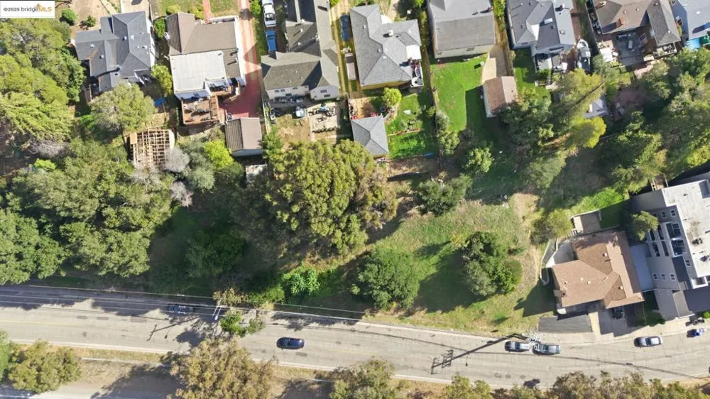 9670 Mountain Blvd Oakland, CA 94605