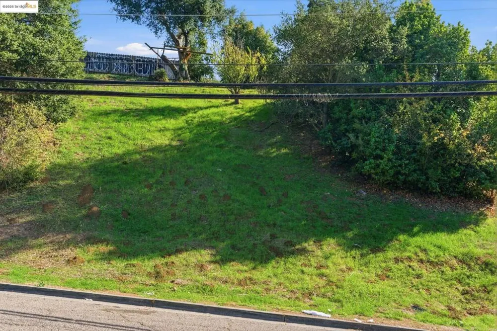9670 Mountain Blvd Oakland, CA 94605