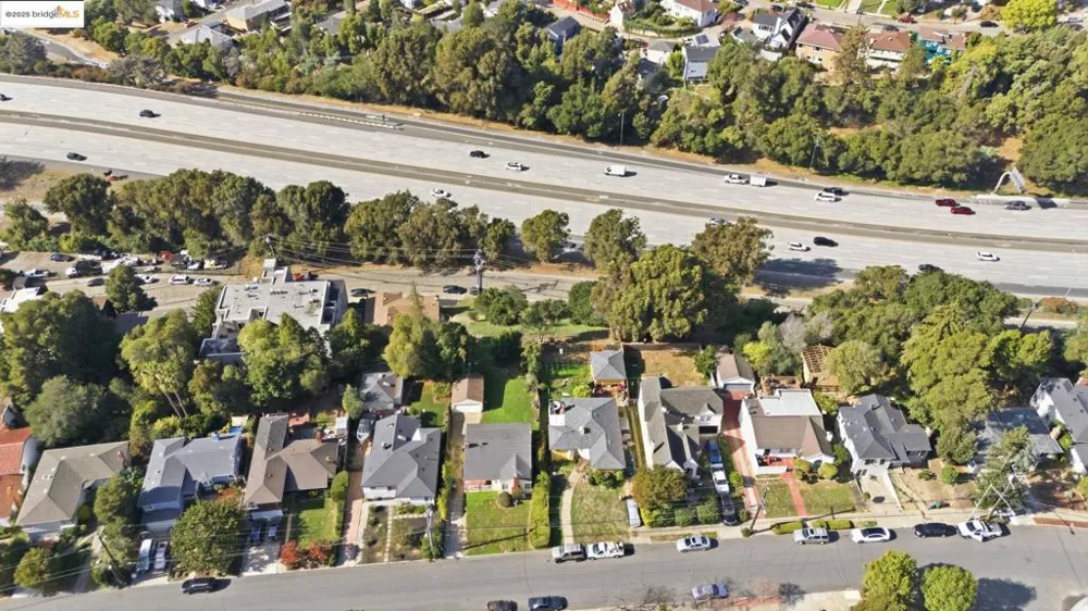 9670 Mountain Blvd Oakland, CA 94605