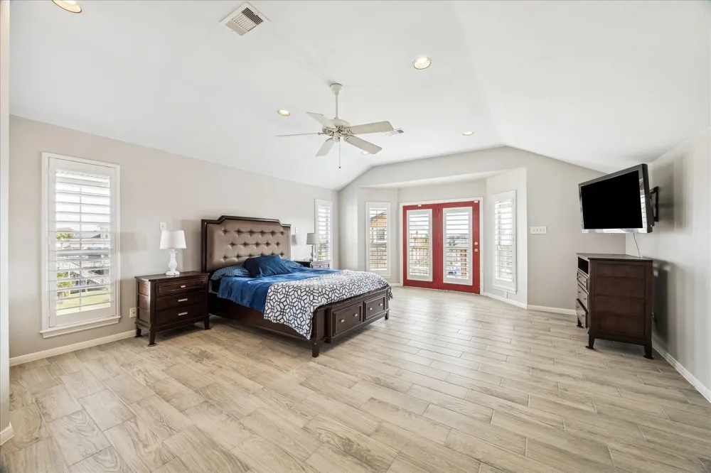 270 Isles End Road Tiki Island, TX 77554