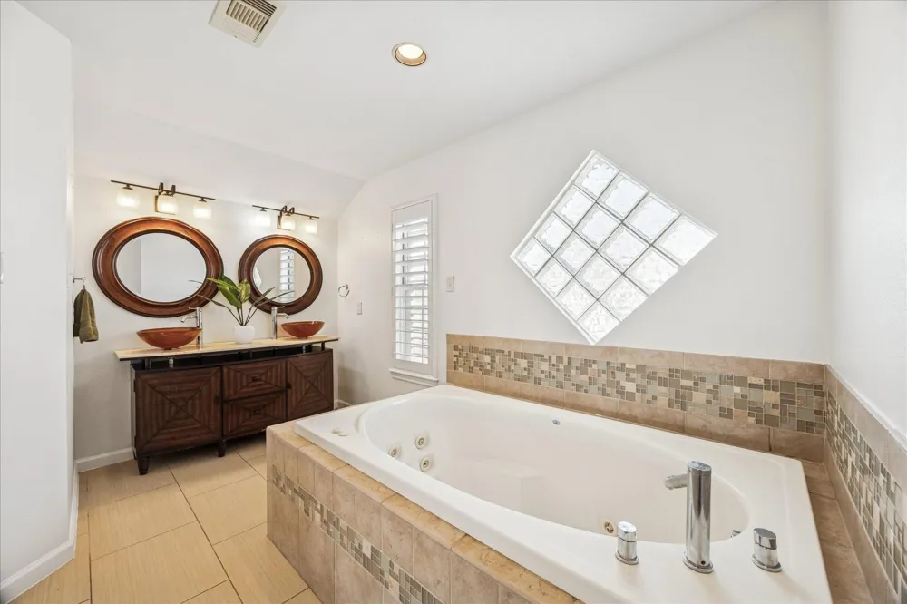 270 Isles End Road Tiki Island, TX 77554