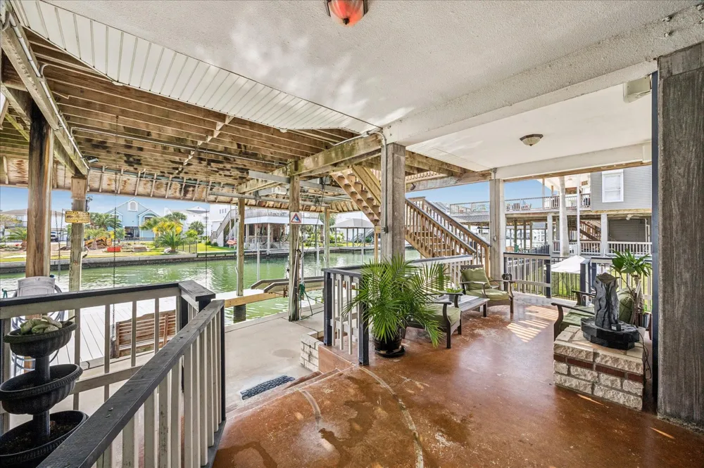 270 Isles End Road Tiki Island, TX 77554