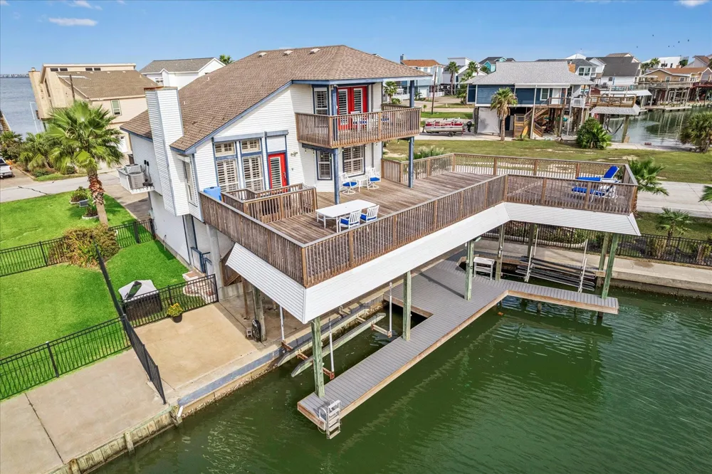 270 Isles End Road Tiki Island, TX 77554