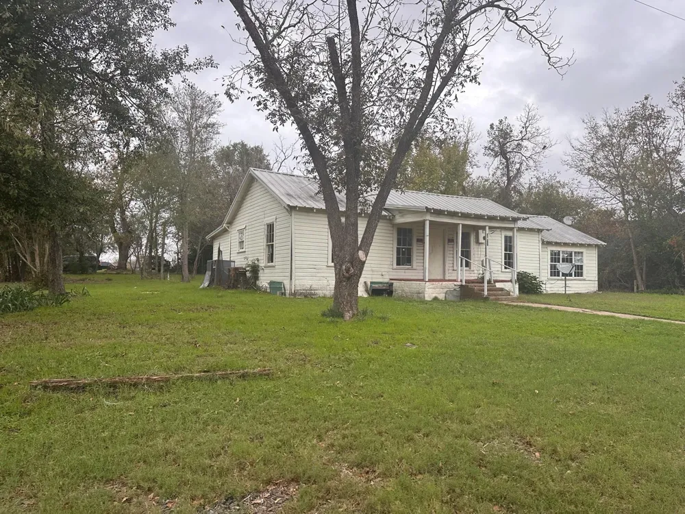 348 Walnut Street Donie, TX 75838