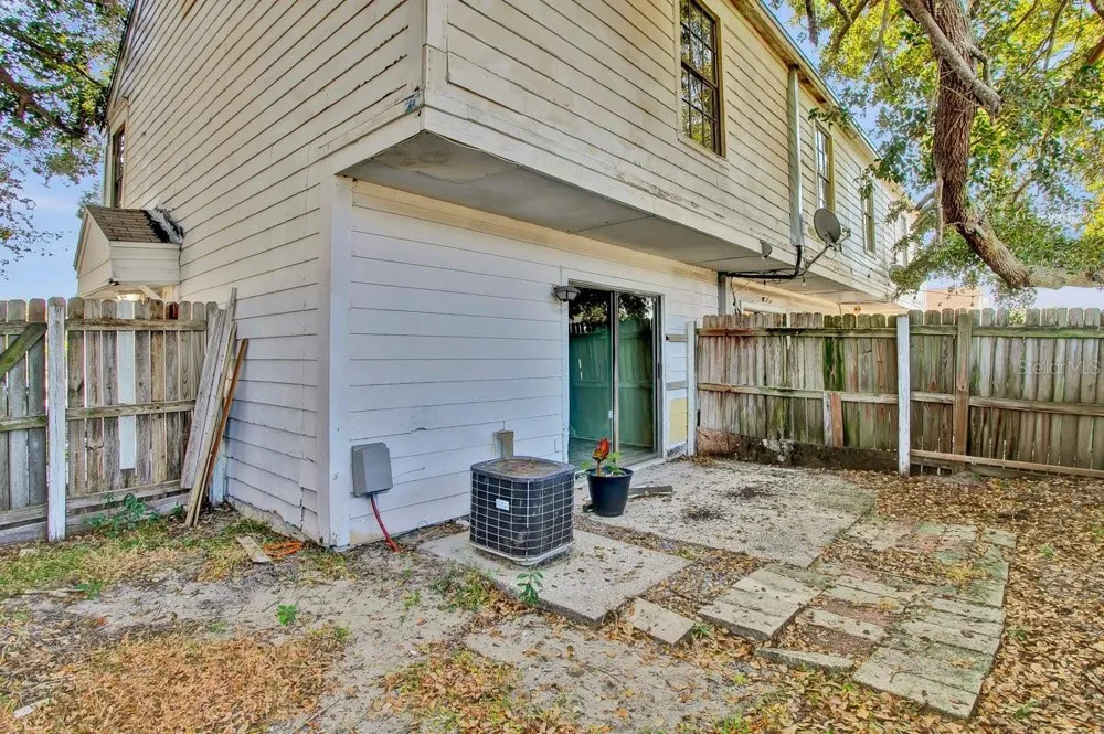 1817 CRYSTAL GROVE DRIVE Lakeland, FL 33801