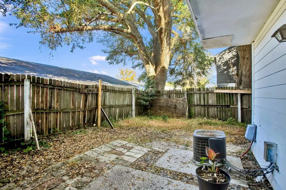 1817 CRYSTAL GROVE DRIVE Lakeland, FL 33801