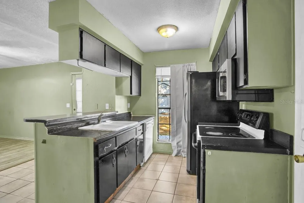 1817 CRYSTAL GROVE DRIVE Lakeland, FL 33801
