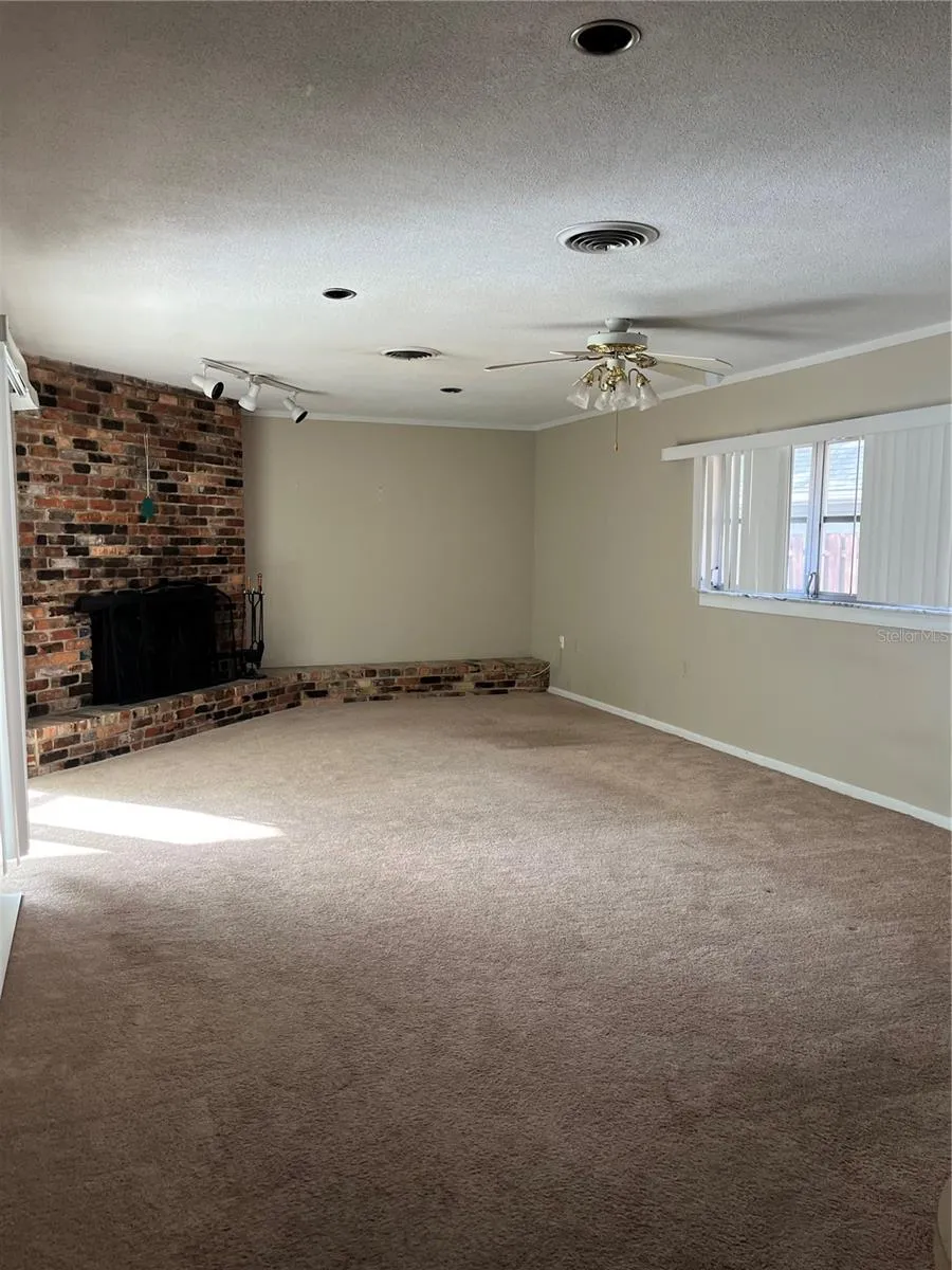 812 NORTHSIDE DRIVE Mount Dora, FL 32757